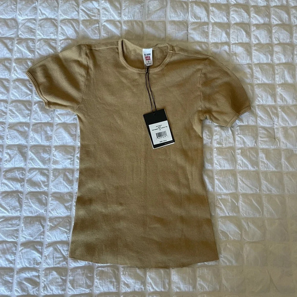 Redone X Hanes 90’s ribbed cap sleeve tee in sand - Picture 5 of 10